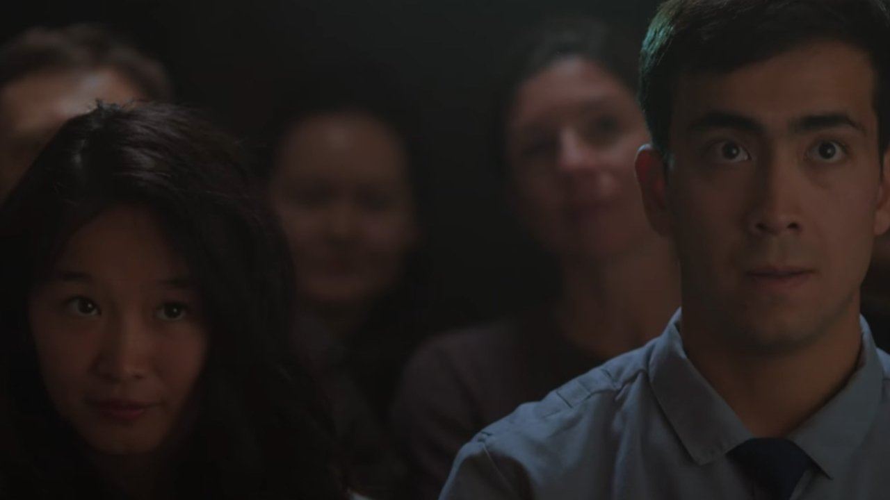Red trousers Movie Screenshot 1
