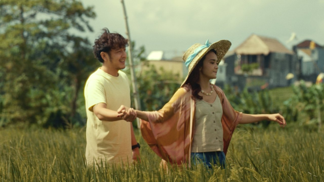 Paris in Bali Movie Screenshot 2