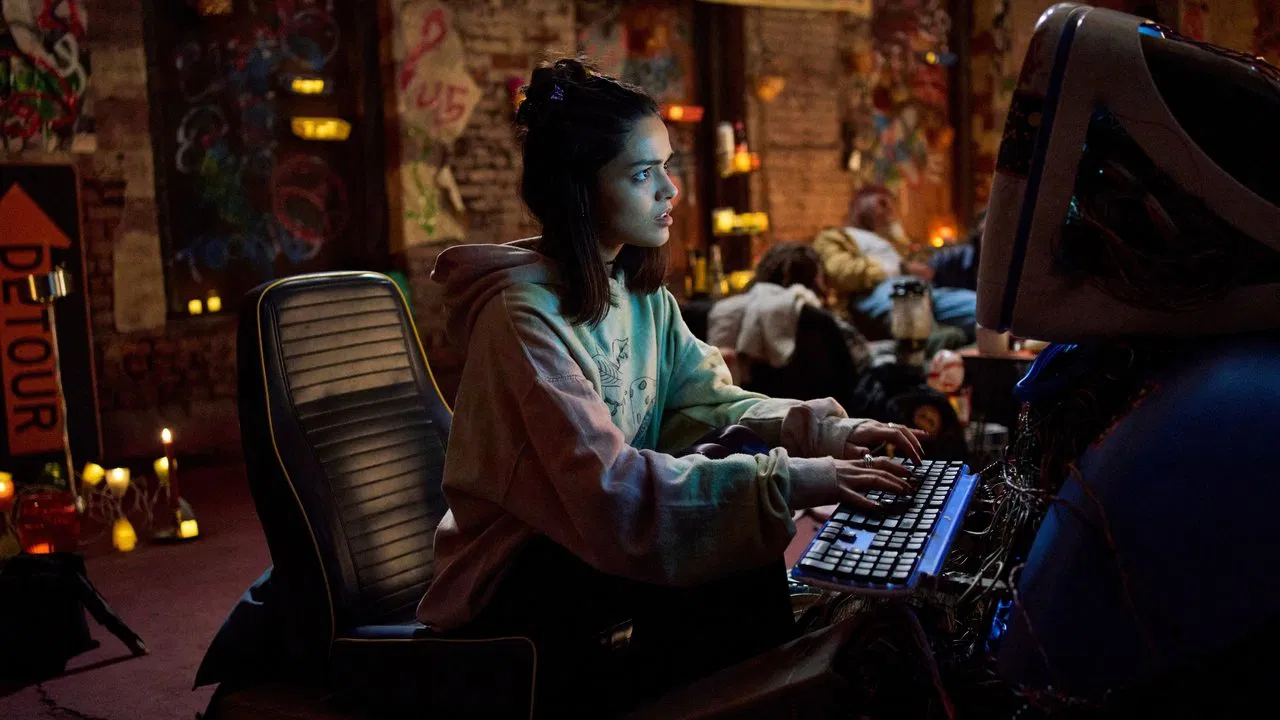 Y2K Movie Screenshot 3