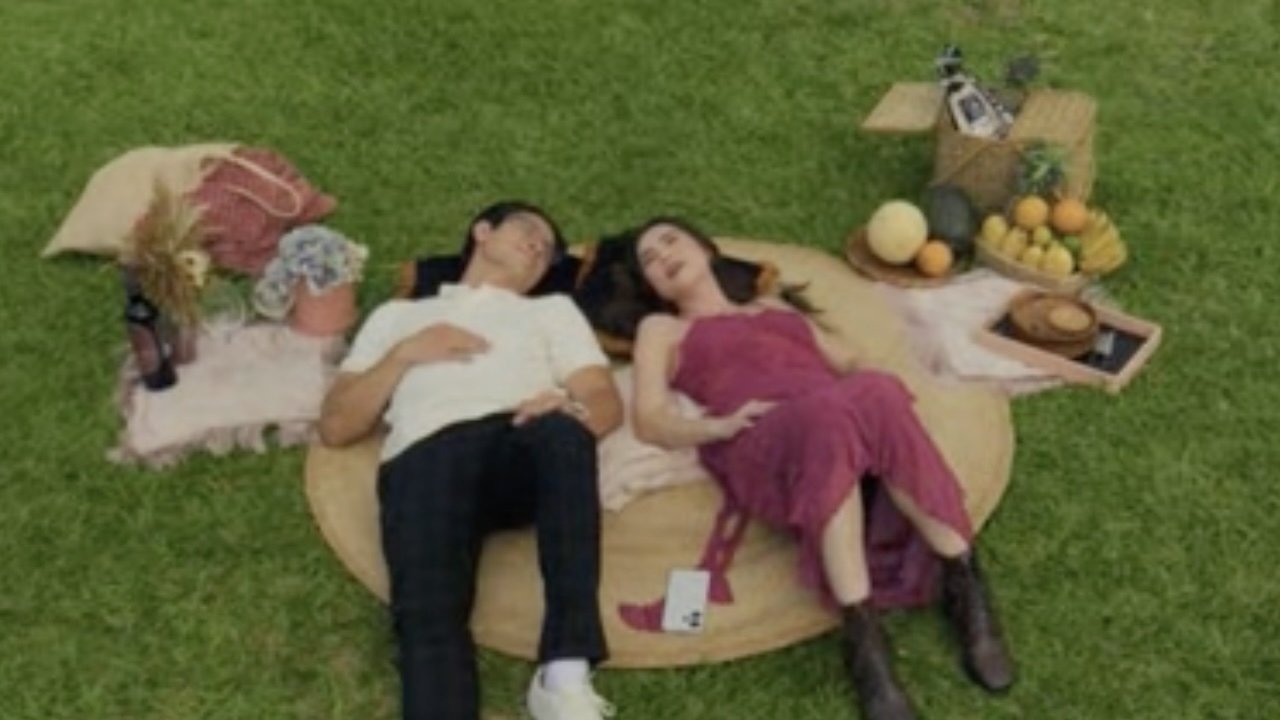 Meg & Ryan Movie Screenshot 1