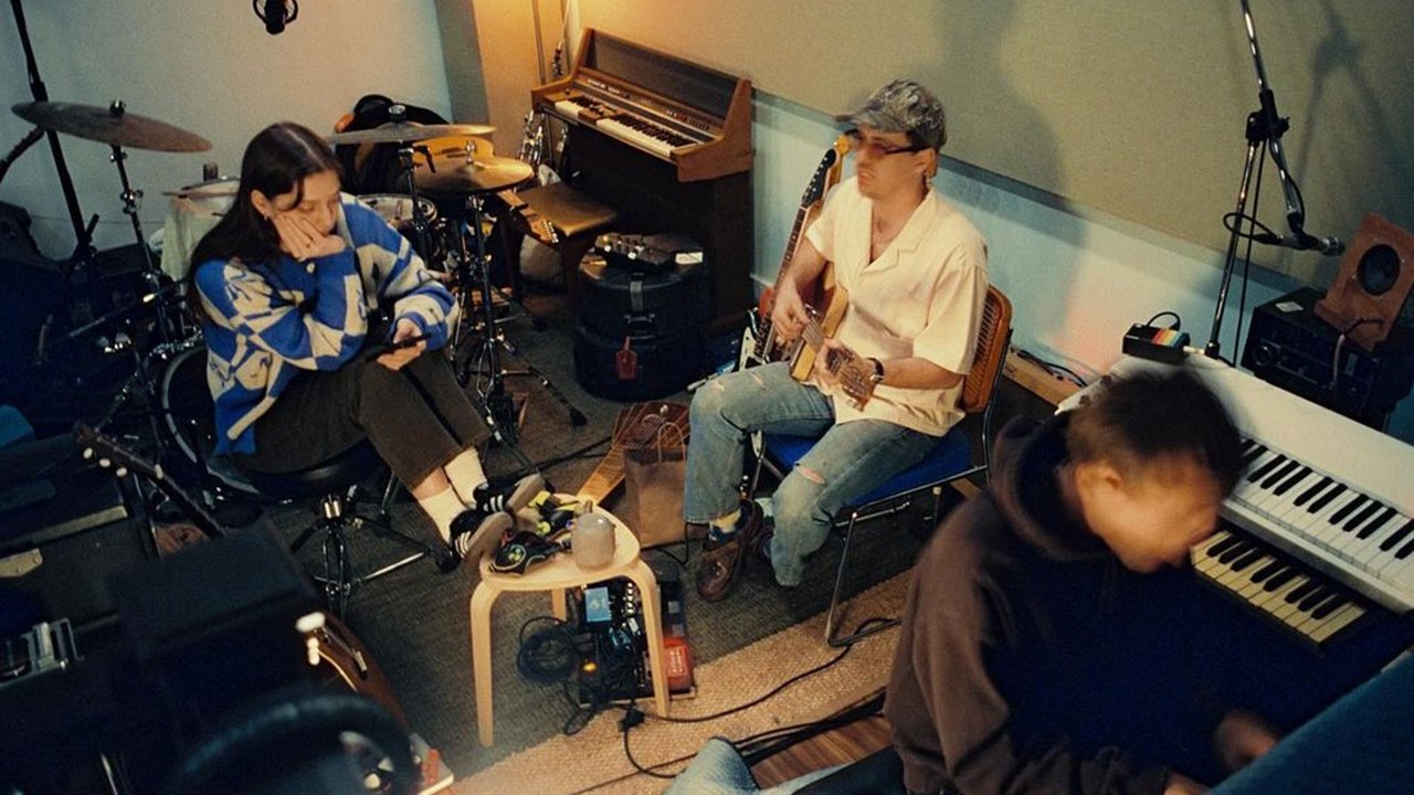 Lizzy McAlpine - Older: The Making Of The Album Movie Screenshot 2
